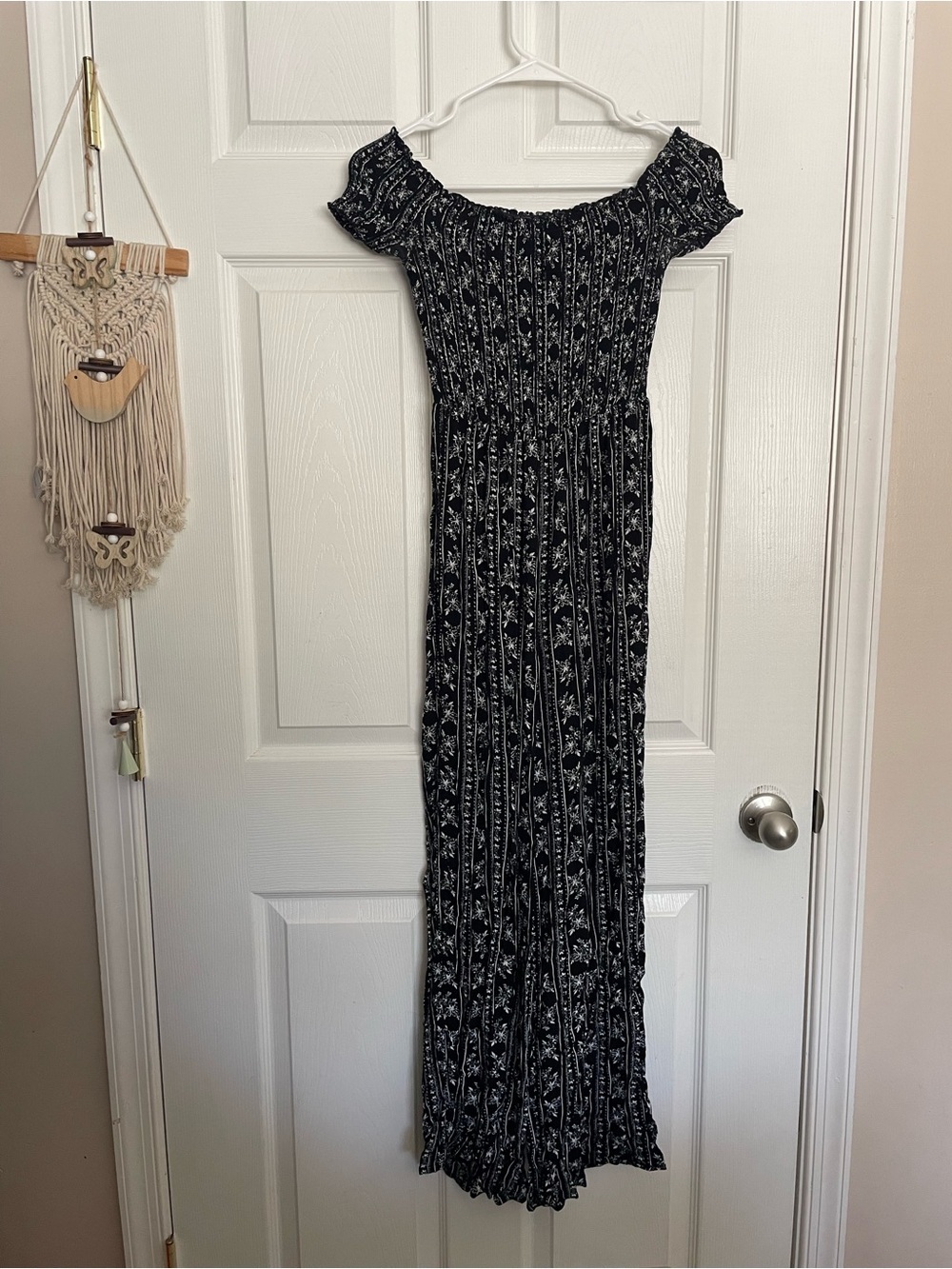 Active USA Womens size Small Black and White Floral Off-Shoulder Jumper